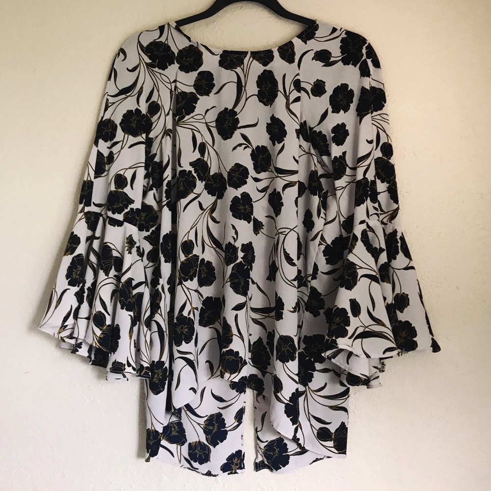 ☑️ LC Flutter Sleeve Blouse